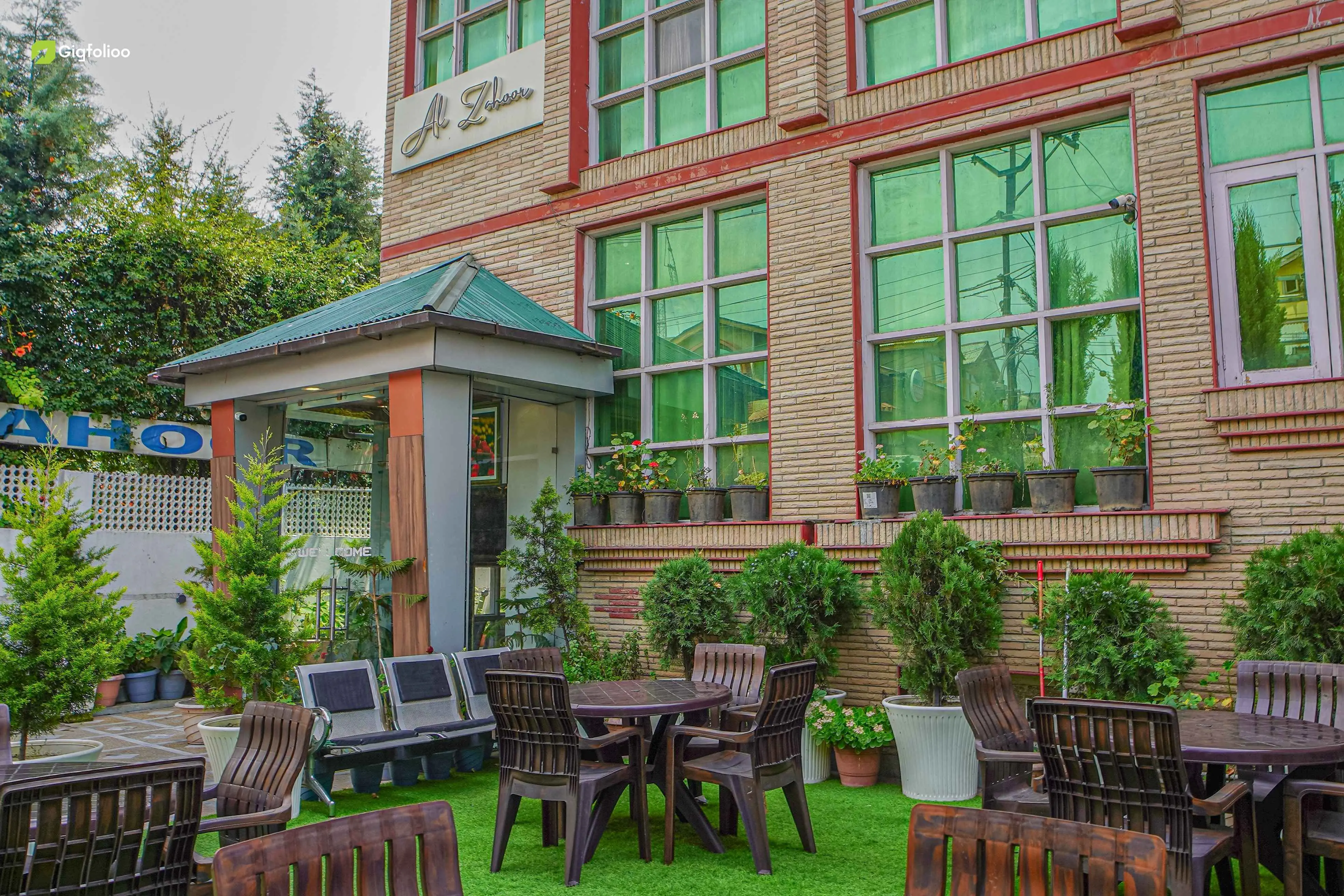 Exterior photograph 7