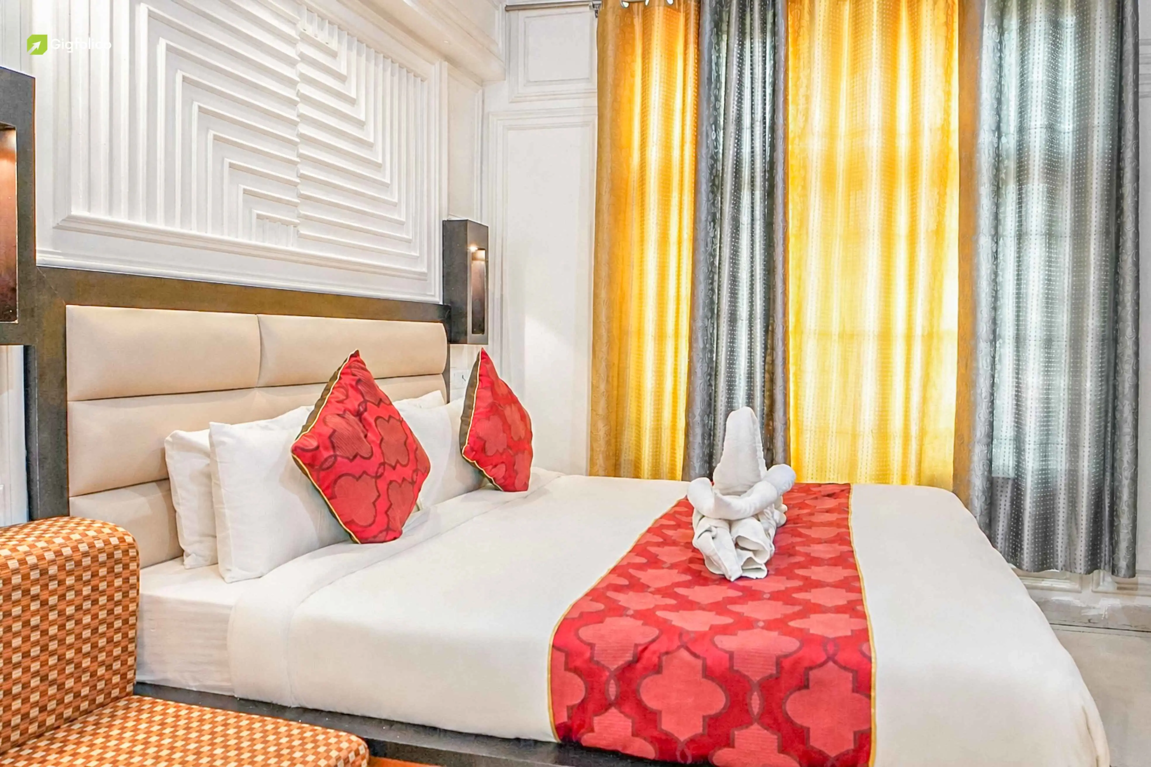 Gulab Deluxe Room at Al-Zahoor In - gallery view 3